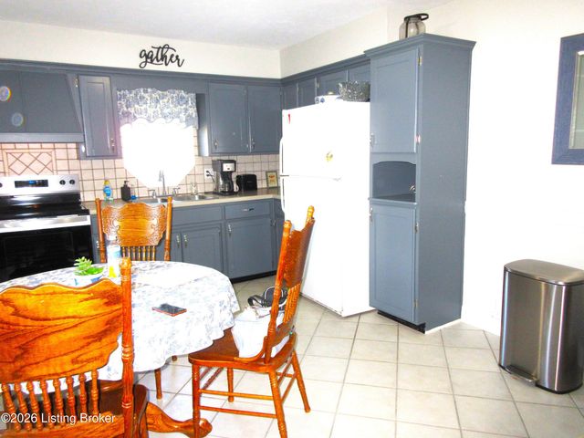 2216 Darrell Dr, Louisville, KY 40216