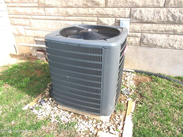 2216 Darrell Dr, Louisville, KY 40216