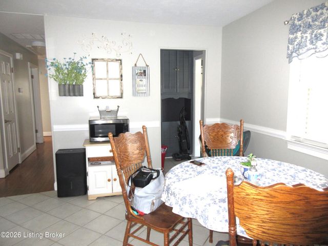 2216 Darrell Dr, Louisville, KY 40216