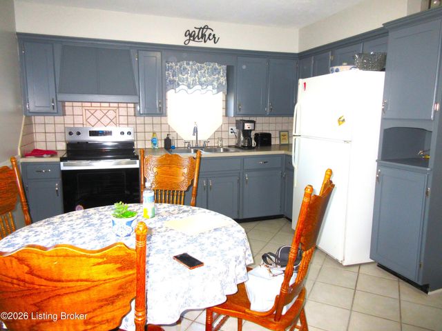 2216 Darrell Dr, Louisville, KY 40216