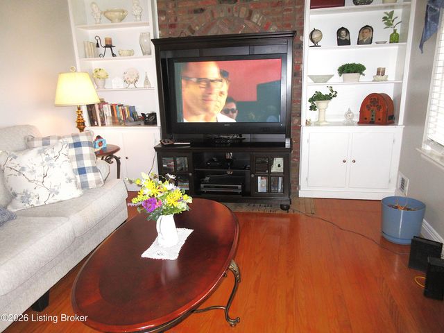 2216 Darrell Dr, Louisville, KY 40216