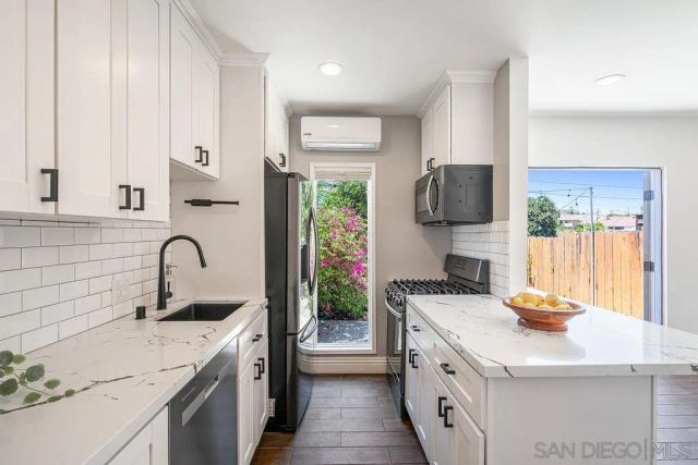5988 Trojan Ave, San Diego, CA 92115
