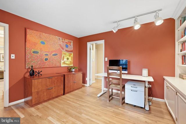 8200 W GAINSBOROUGH CT, Potomac, MD 20854
