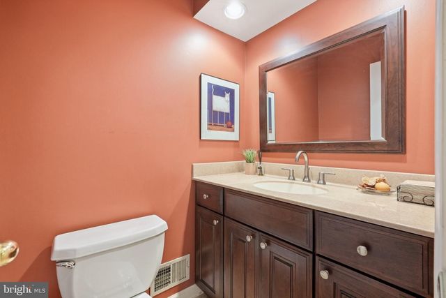 8200 W GAINSBOROUGH CT, Potomac, MD 20854