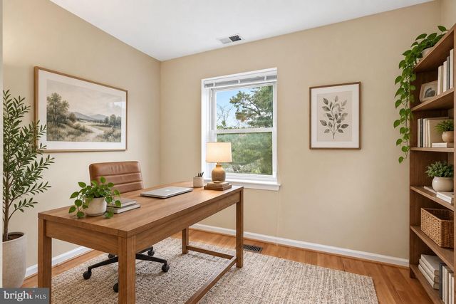 8200 W GAINSBOROUGH CT, Potomac, MD 20854