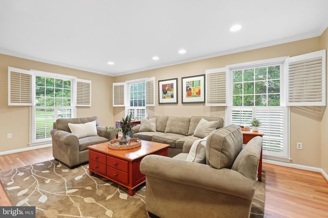 8200 W GAINSBOROUGH CT, Potomac, MD 20854