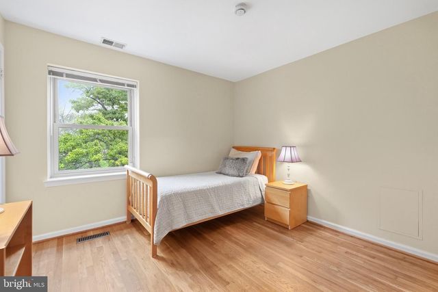 8200 W GAINSBOROUGH CT, Potomac, MD 20854