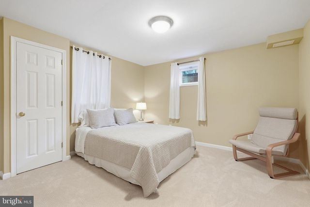 8200 W GAINSBOROUGH CT, Potomac, MD 20854