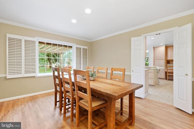 8200 W GAINSBOROUGH CT, Potomac, MD 20854