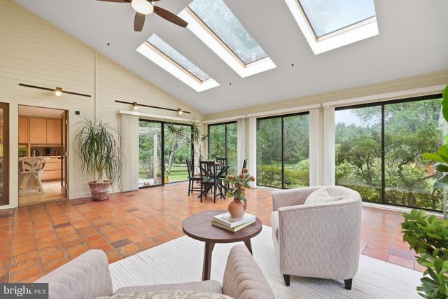 8200 W GAINSBOROUGH CT, Potomac, MD 20854