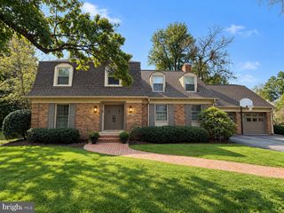 8200 W GAINSBOROUGH CT, Potomac, MD 20854