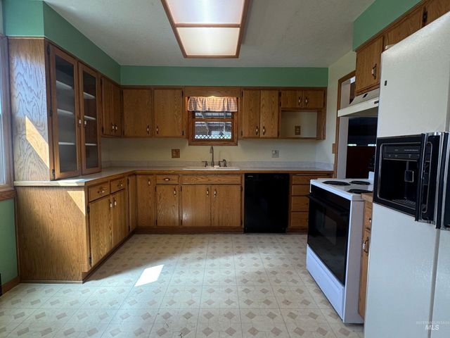 1937 E 4th Ave, Twin Falls, ID 83301