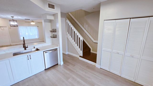 9807 NW 57 Manor, Coral Springs, FL 33076