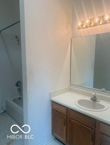 9242 Sea Pine Lane, Indianapolis, IN 46250