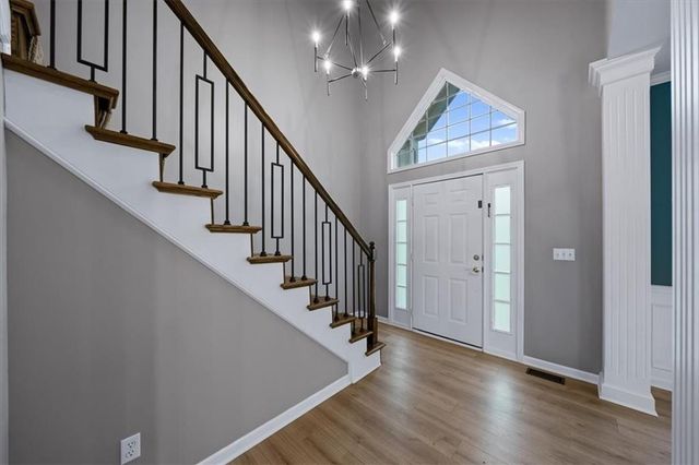 5800 NE SAPPHIRE Circle, Lee's Summit, MO 64064