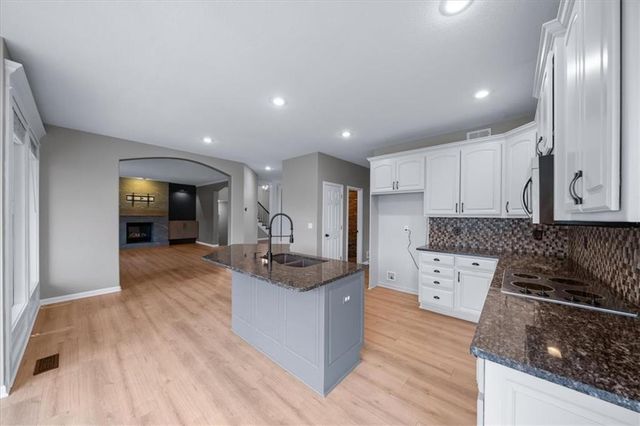 5800 NE SAPPHIRE Circle, Lee's Summit, MO 64064