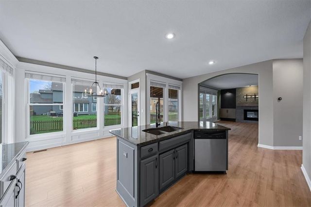 5800 NE SAPPHIRE Circle, Lee's Summit, MO 64064