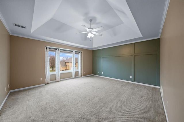 5800 NE SAPPHIRE Circle, Lee's Summit, MO 64064