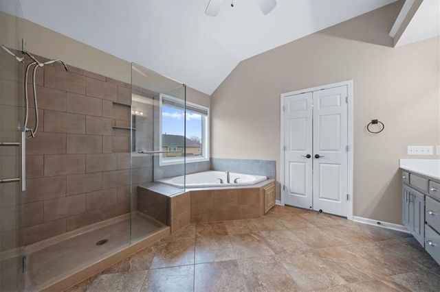 5800 NE SAPPHIRE Circle, Lee's Summit, MO 64064