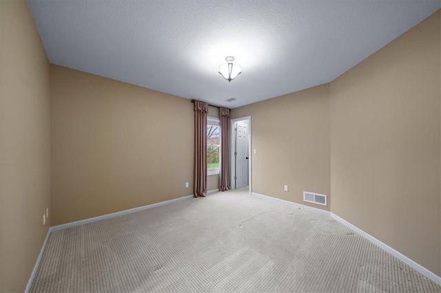 5800 NE SAPPHIRE Circle, Lee's Summit, MO 64064