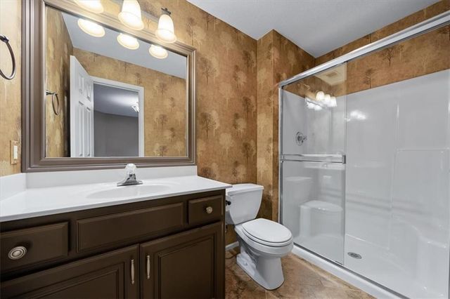 5800 NE SAPPHIRE Circle, Lee's Summit, MO 64064