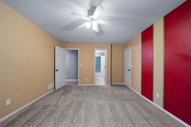 5800 NE SAPPHIRE Circle, Lee's Summit, MO 64064