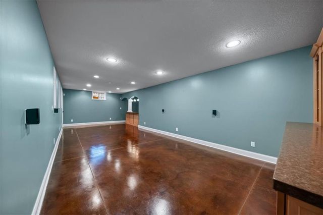 5800 NE SAPPHIRE Circle, Lee's Summit, MO 64064