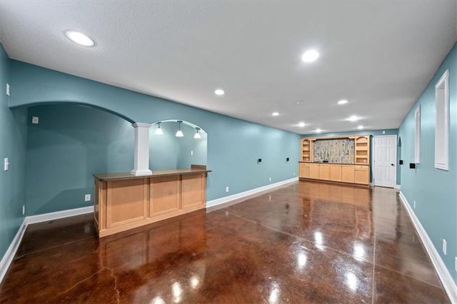 5800 NE SAPPHIRE Circle, Lee's Summit, MO 64064