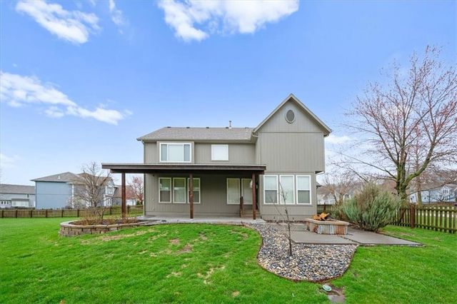 5800 NE SAPPHIRE Circle, Lee's Summit, MO 64064