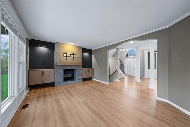 5800 NE SAPPHIRE Circle, Lee's Summit, MO 64064