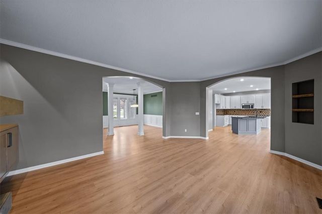 5800 NE SAPPHIRE Circle, Lee's Summit, MO 64064