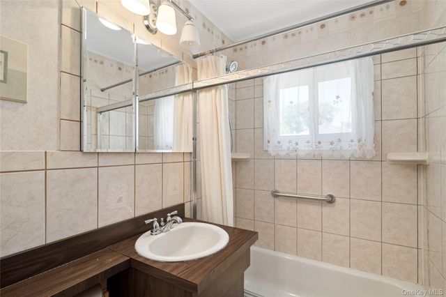 52 Center Street, Ronkonkoma, NY 11779