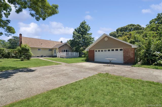 52 Center Street, Ronkonkoma, NY 11779