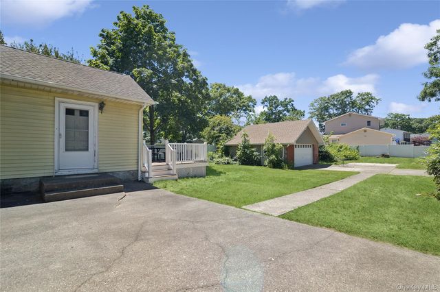 52 Center Street, Ronkonkoma, NY 11779