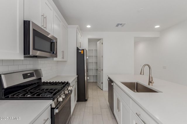 18189 W HESS Street, Goodyear, AZ 85338