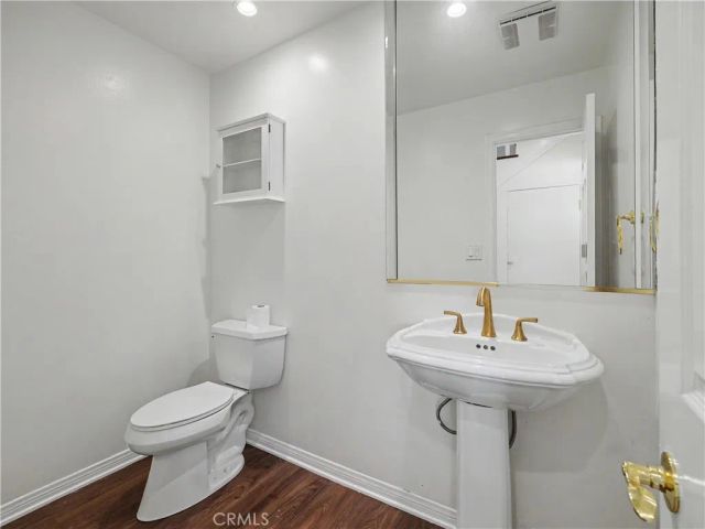 24060 Hatteras Street, Woodland Hills, CA 91367