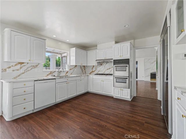 24060 Hatteras Street, Woodland Hills, CA 91367