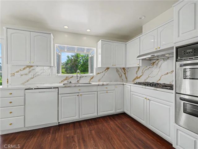 24060 Hatteras Street, Woodland Hills, CA 91367