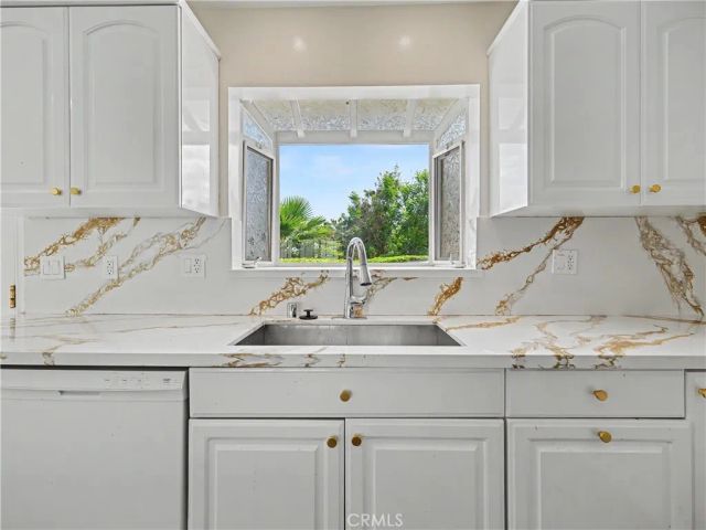 24060 Hatteras Street, Woodland Hills, CA 91367