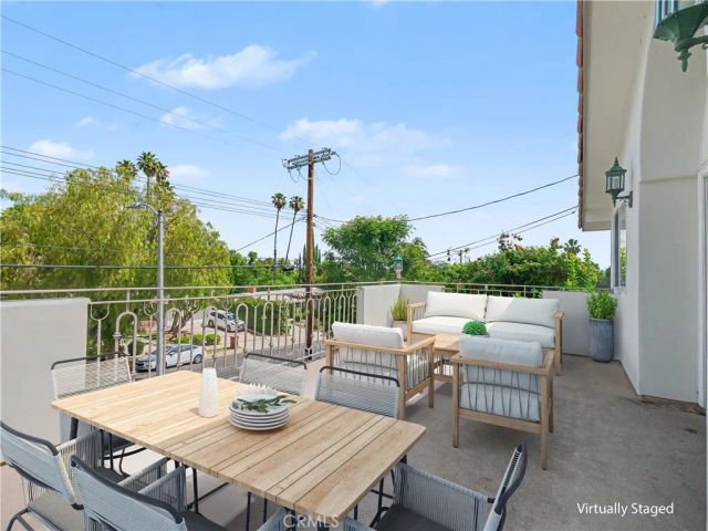 24060 Hatteras Street, Woodland Hills, CA 91367