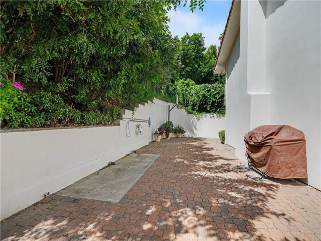 24060 Hatteras Street, Woodland Hills, CA 91367