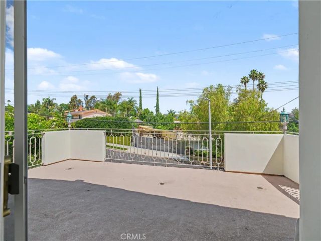 24060 Hatteras Street, Woodland Hills, CA 91367