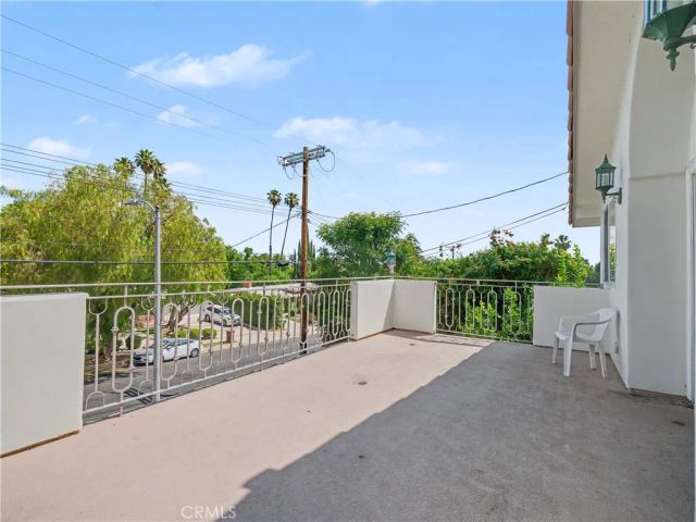 24060 Hatteras Street, Woodland Hills, CA 91367