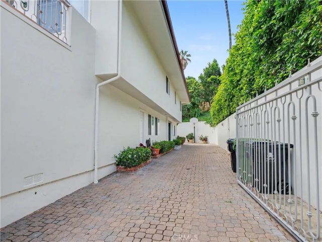 24060 Hatteras Street, Woodland Hills, CA 91367