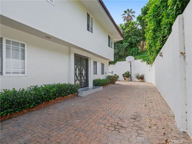 24060 Hatteras Street, Woodland Hills, CA 91367