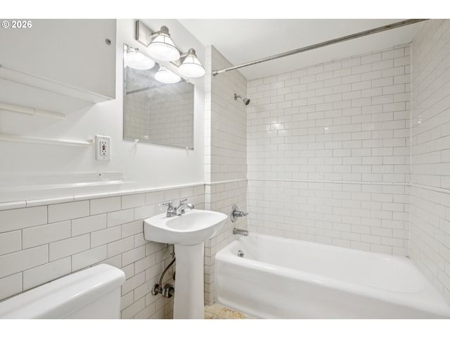 1005 Sw PARK Ave 703, Portland, OR 97205