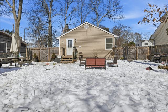 36 Woodlawn Avenue, Selden, NY 11784