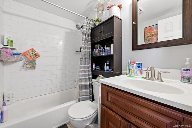 36 Woodlawn Avenue, Selden, NY 11784