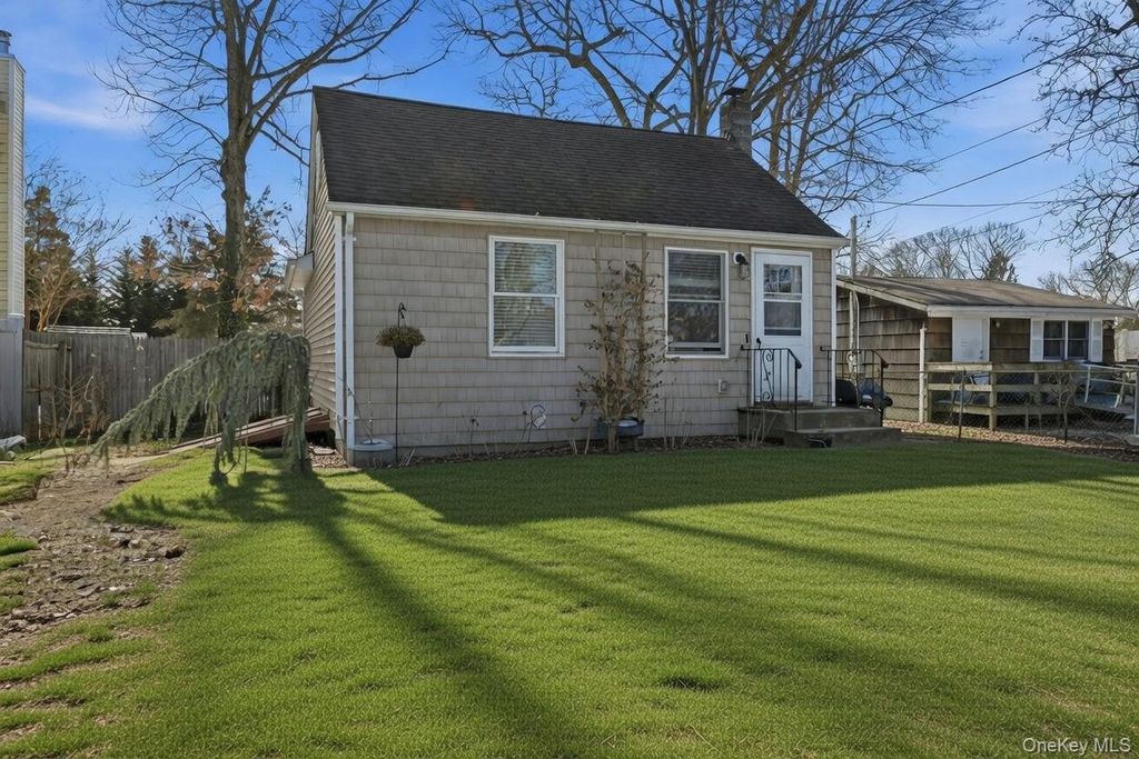 36 Woodlawn Avenue, Selden, NY 11784