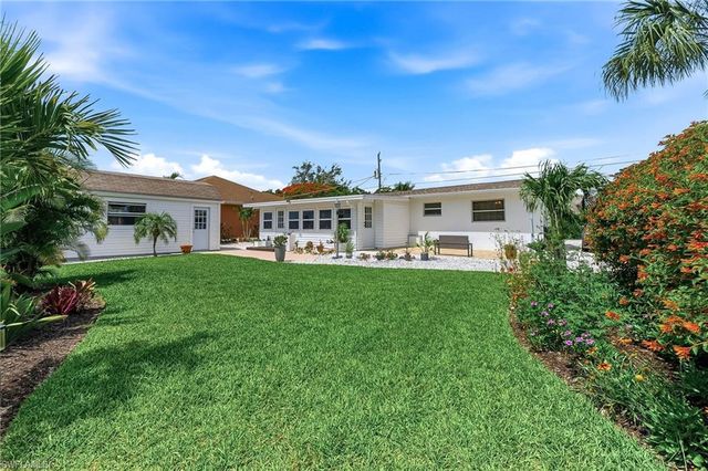 27051 Sun Aqua LN, Bonita Springs, FL 34135